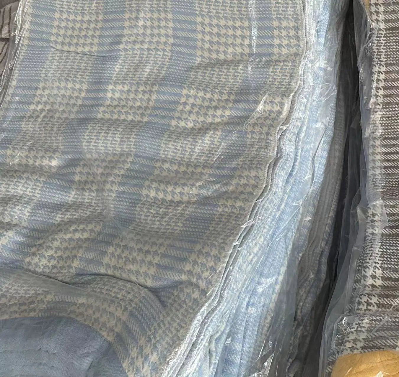 Bamboo Fiber Soft Summer Blanket with Wide Edges